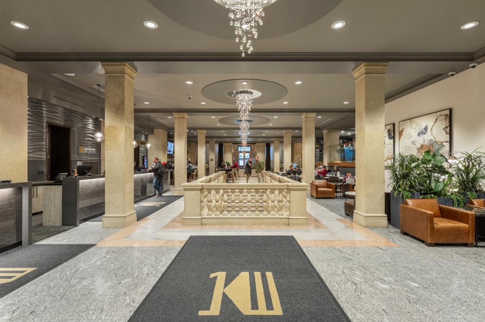 One King West Hotel And Residence